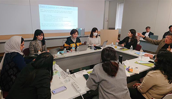 グループ討議では終始和やかな雰囲気で活発な意見交換を実施